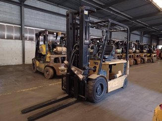 Четырехопорные погрузчики Caterpillar EP35K