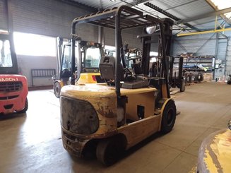 Четырехопорные погрузчики Caterpillar EP35K