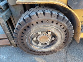 Четырехопорные погрузчики Caterpillar DP50K2
