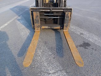 Четырехопорные погрузчики Caterpillar DP50NT