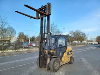 Четырехопорные погрузчики Caterpillar DP50NT