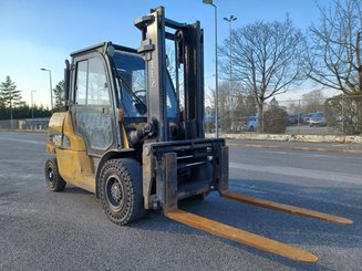 Четырехопорные погрузчики Caterpillar DP50NT
