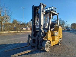 Четырехопорные погрузчики Caterpillar GC45K SWB