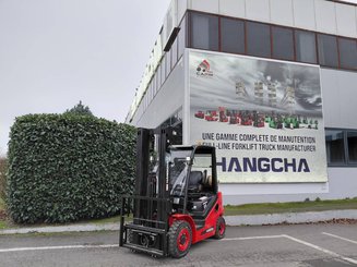 Четырехопорные погрузчики Hangcha XF25G-2