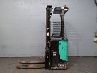 Штабелеры с платформой для оператора Caterpillar NSR16N