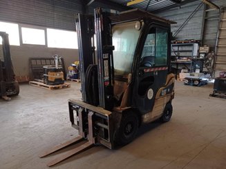 Четырехопорные погрузчики Caterpillar GP18N2