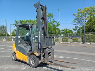Четырехопорные погрузчики Jungheinrich TFG425500ZT