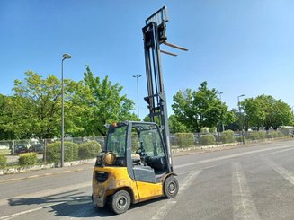 Четырехопорные погрузчики Jungheinrich TFG425500ZT