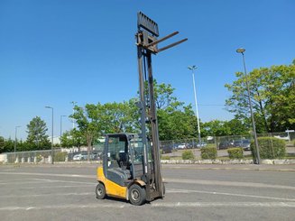 Четырехопорные погрузчики Jungheinrich TFG425500ZT