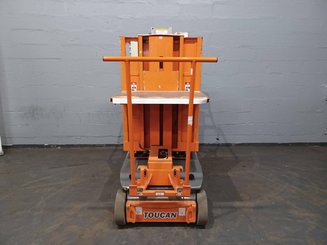 Строительный подъёмник с вертикальной мачтой JLG TOUCAN DUO