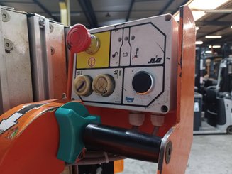 Строительный подъёмник с вертикальной мачтой JLG TOUCAN DUO