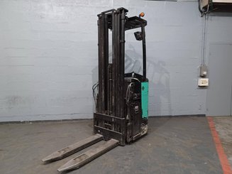 Штабелеры с платформой для оператора Caterpillar NSR16N