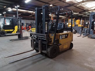 Четырехопорные погрузчики Caterpillar EP25K-PAC