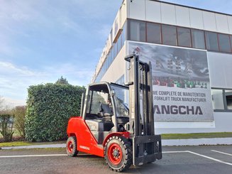 Четырехопорные погрузчики Hangcha XF55D