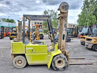 Четырехопорные погрузчики Clark GPM30