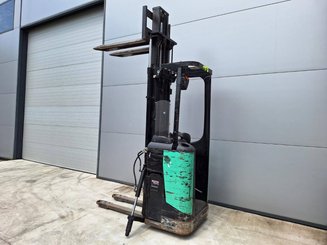 Штабелеры с платформой для оператора Caterpillar NSR16N