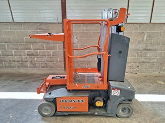 Строительный подъёмник с вертикальной мачтой JLG TOUCAN DUO