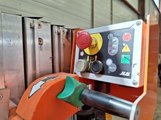 Строительный подъёмник с вертикальной мачтой JLG TOUCAN DUO