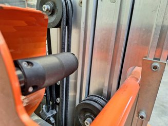 Строительный подъёмник с вертикальной мачтой JLG TOUCAN DUO
