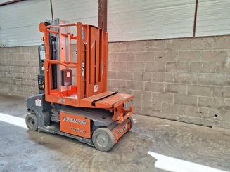 Строительный подъёмник с вертикальной мачтой JLG TOUCAN DUO