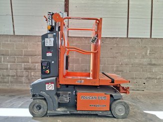 Строительный подъёмник с вертикальной мачтой JLG TOUCAN DUO