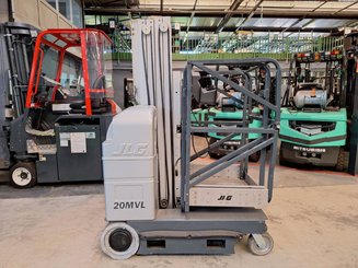 Строительный подъёмник с вертикальной мачтой JLG 20MVL