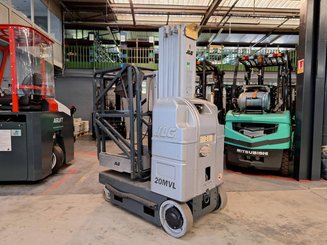 Строительный подъёмник с вертикальной мачтой JLG 20MVL