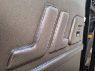 Строительный подъёмник с вертикальной мачтой JLG 20MVL
