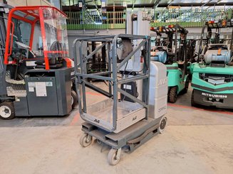 Строительный подъёмник с вертикальной мачтой JLG 20MVL