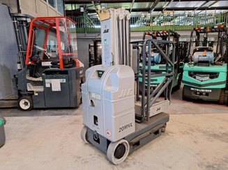 Строительный подъёмник с вертикальной мачтой JLG 20MVL