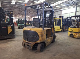 Четырехопорные погрузчики Caterpillar EP25K-PAC