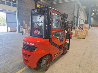 Четырехопорные погрузчики Hangcha XF25D-2
