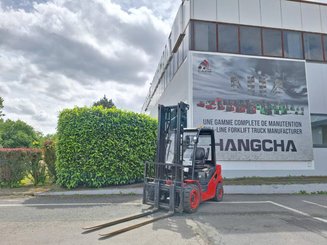 Четырехопорные погрузчики Hangcha XF35D-2