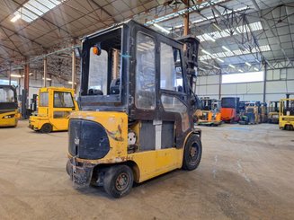 Четырехопорные погрузчики Caterpillar EP30K