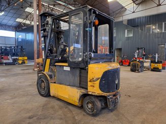 Четырехопорные погрузчики Caterpillar EP30K