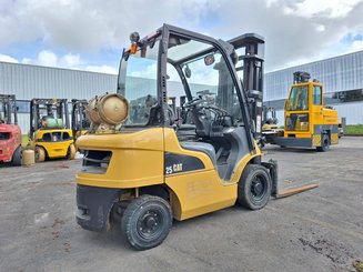 Четырехопорные погрузчики Caterpillar GP25N