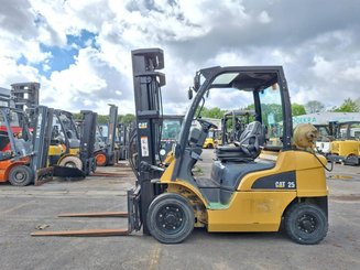 Четырехопорные погрузчики Caterpillar GP25N