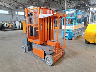 Строительный подъёмник с вертикальной мачтой JLG TOUCAN DUO