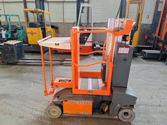 Строительный подъёмник с вертикальной мачтой JLG TOUCAN DUO