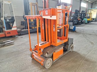 Строительный подъёмник с вертикальной мачтой JLG TOUCAN DUO