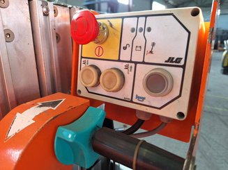 Строительный подъёмник с вертикальной мачтой JLG TOUCAN DUO