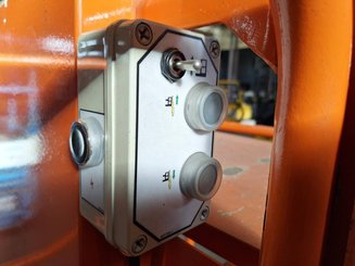 Строительный подъёмник с вертикальной мачтой JLG TOUCAN DUO