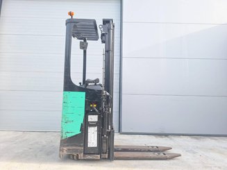 Штабелеры с платформой для оператора Caterpillar NSR16N