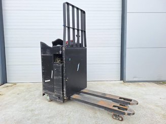 Четырехопорные погрузчики Caterpillar NPR20N