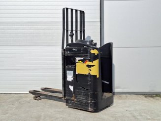 Четырехопорные погрузчики Caterpillar NPR20N