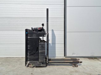 Четырехопорные погрузчики Caterpillar NPR20N