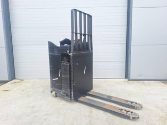 Четырехопорные погрузчики Caterpillar NPR20N