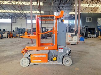 Строительный подъёмник с вертикальной мачтой JLG TOUCAN DUO