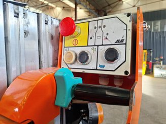 Строительный подъёмник с вертикальной мачтой JLG TOUCAN DUO