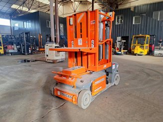 Строительный подъёмник с вертикальной мачтой JLG TOUCAN DUO